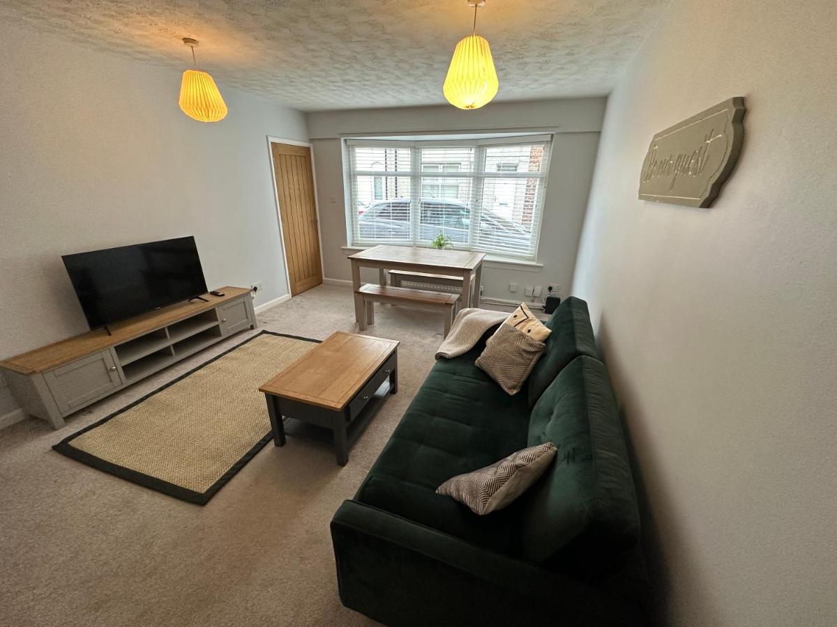 Cosy, 2 Bedroom In Town Centre *