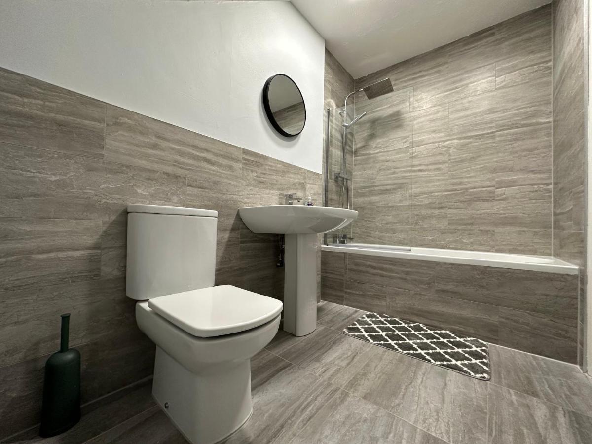 Cosy, 2 Bedroom In Town Centre
