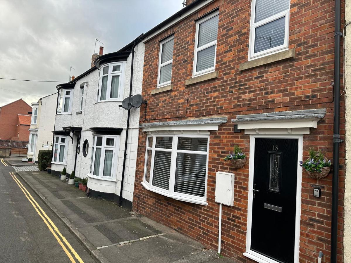 Cosy, 2 Bedroom In Town Centre *